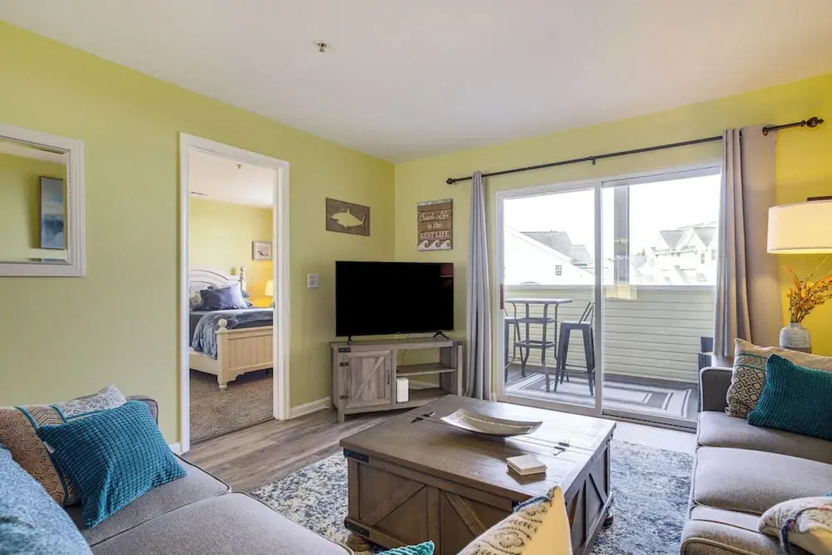 3 Mi to Savannah Beach: Lewes Condo w/ Pool Access