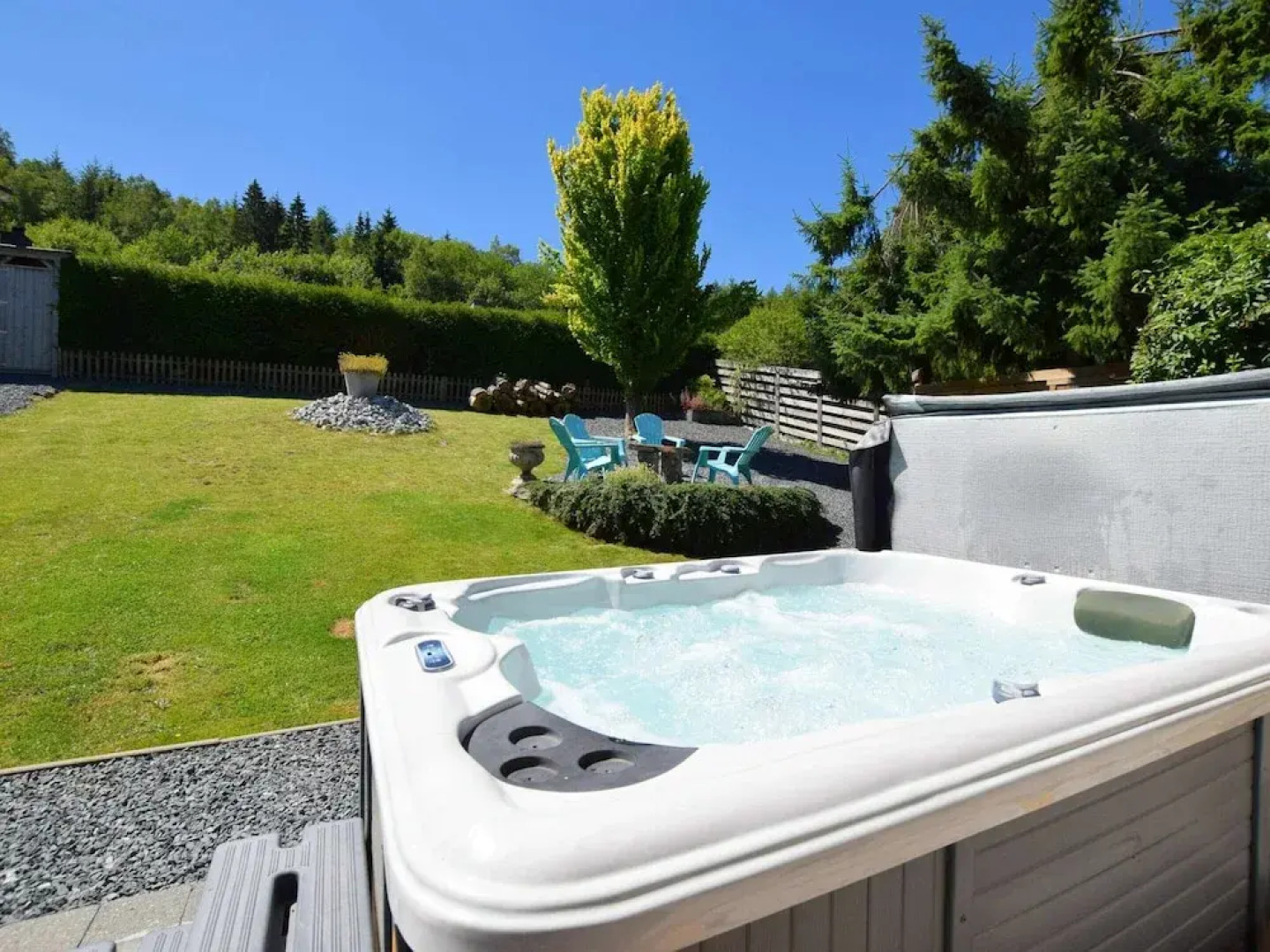 Luxurious Holiday Home with Hot Tub & Sauna in Houffalize