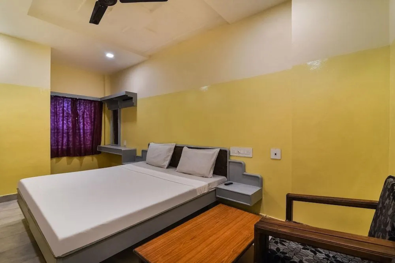 SPOT ON 41643 Karthik International