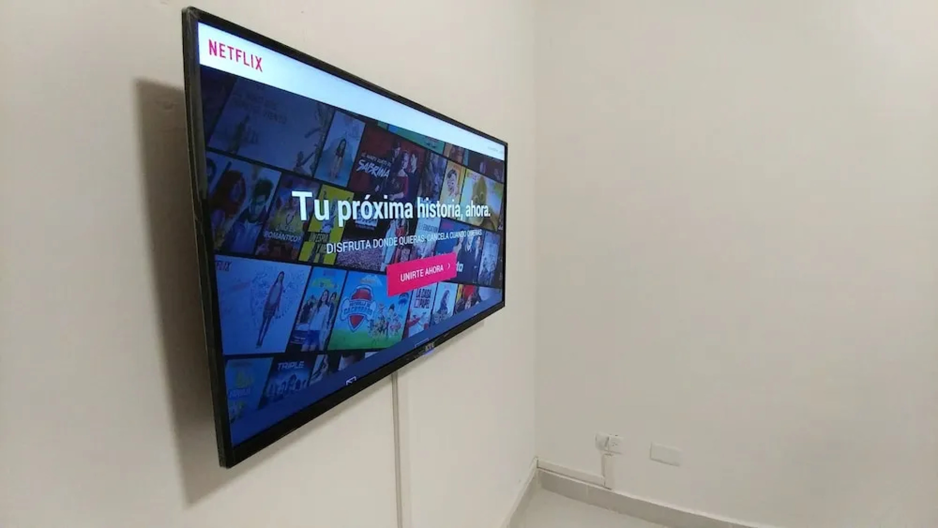 Tropical Condo BBQ Pool 5min to Airport