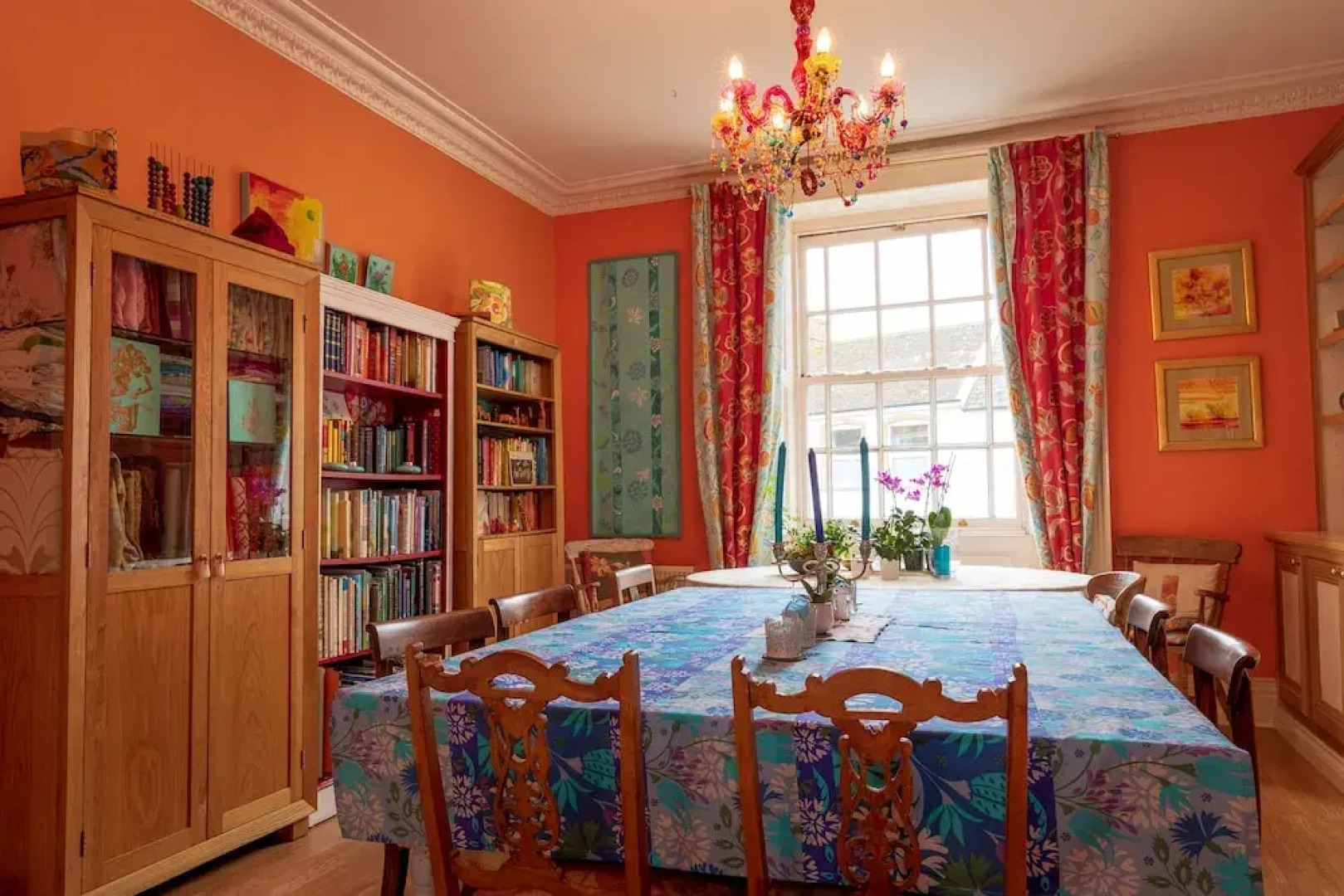 Artsy 5-bed House w/ Garden