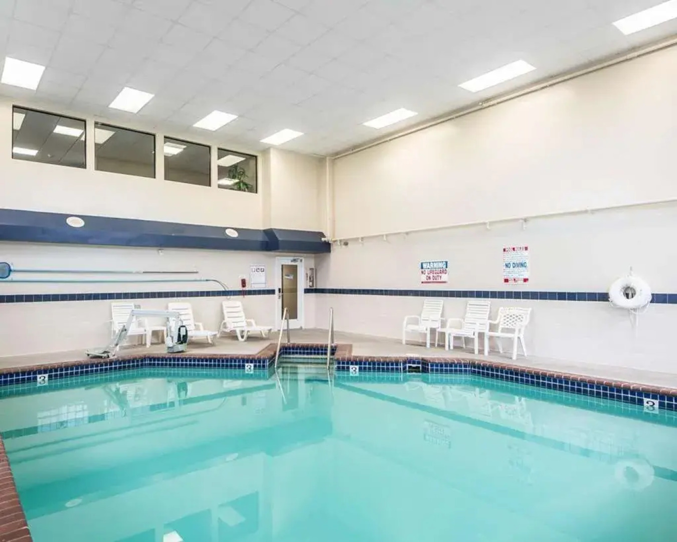 Econo Lodge Blackwell - I-35