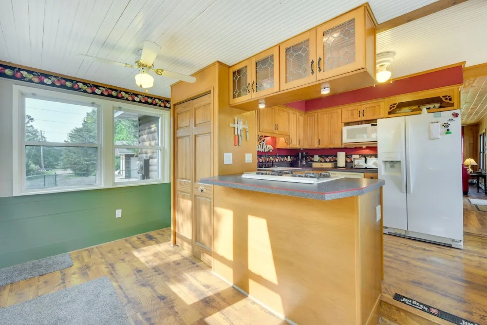 Lakefront Wisconsin Home - Deck, Fire Pit & Kayaks