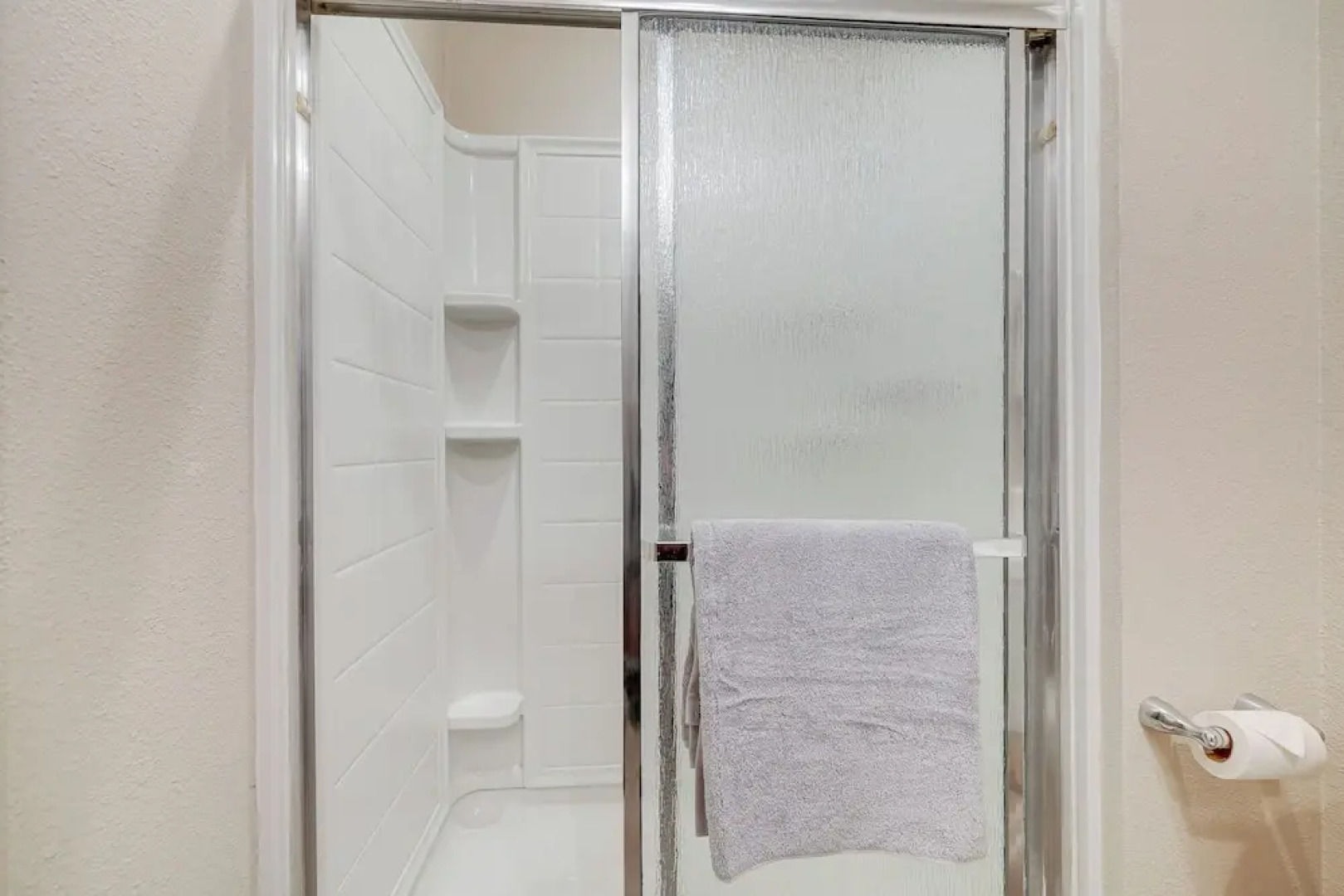 2 Mi to Beaches: Condo w/ Patio in Port Hueneme!