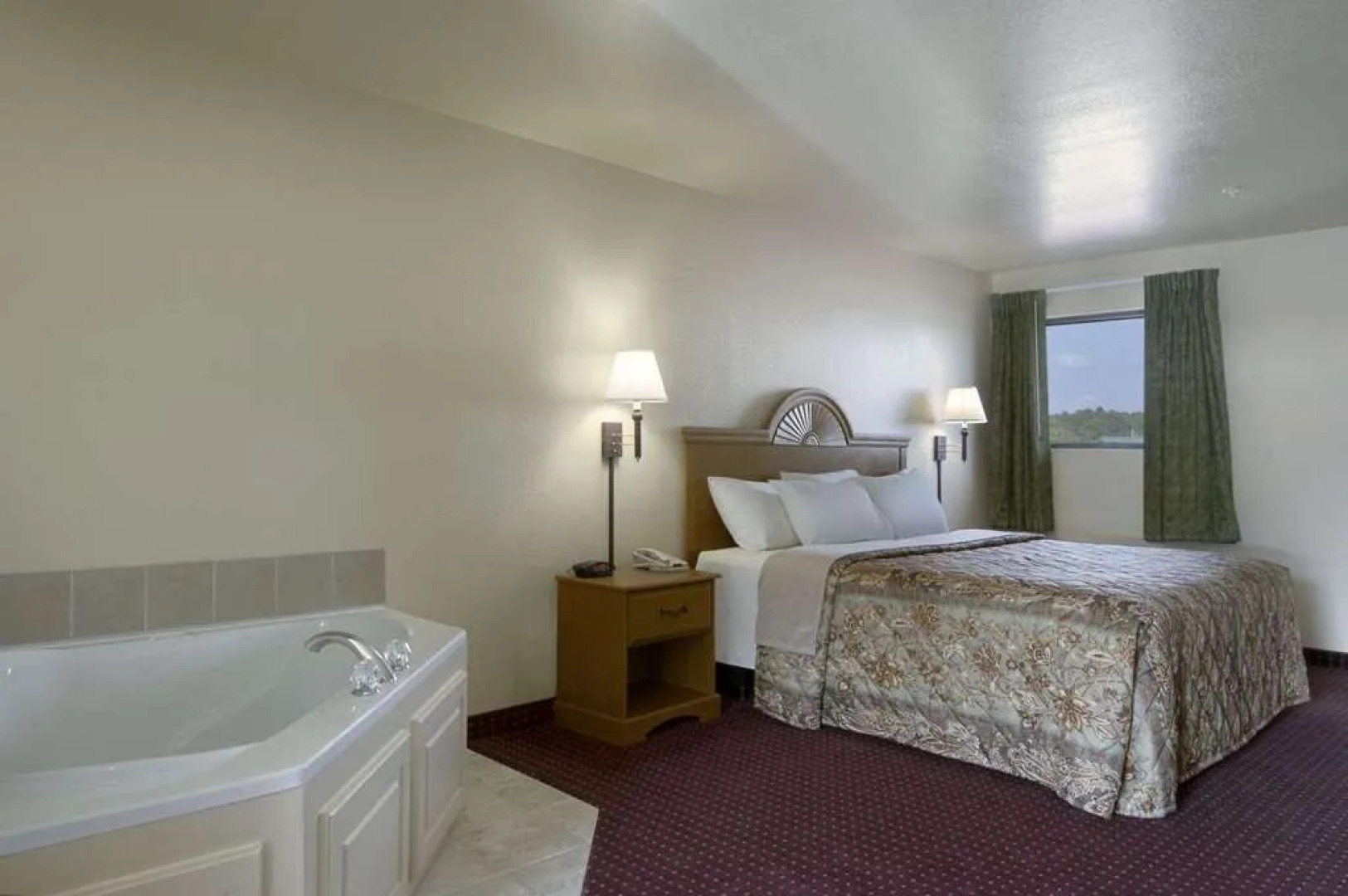 Days Inn by Wyndham Centre