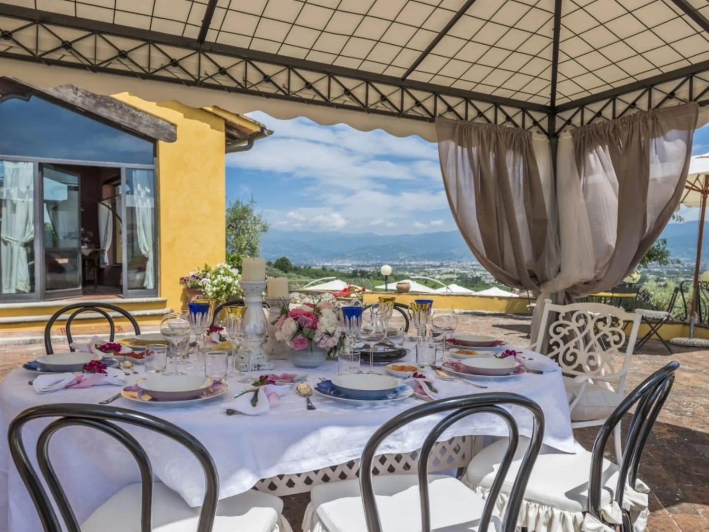 Magnificent Villa in the Countryside Near Pistoia Pool Airco Bbq-villa Lucente