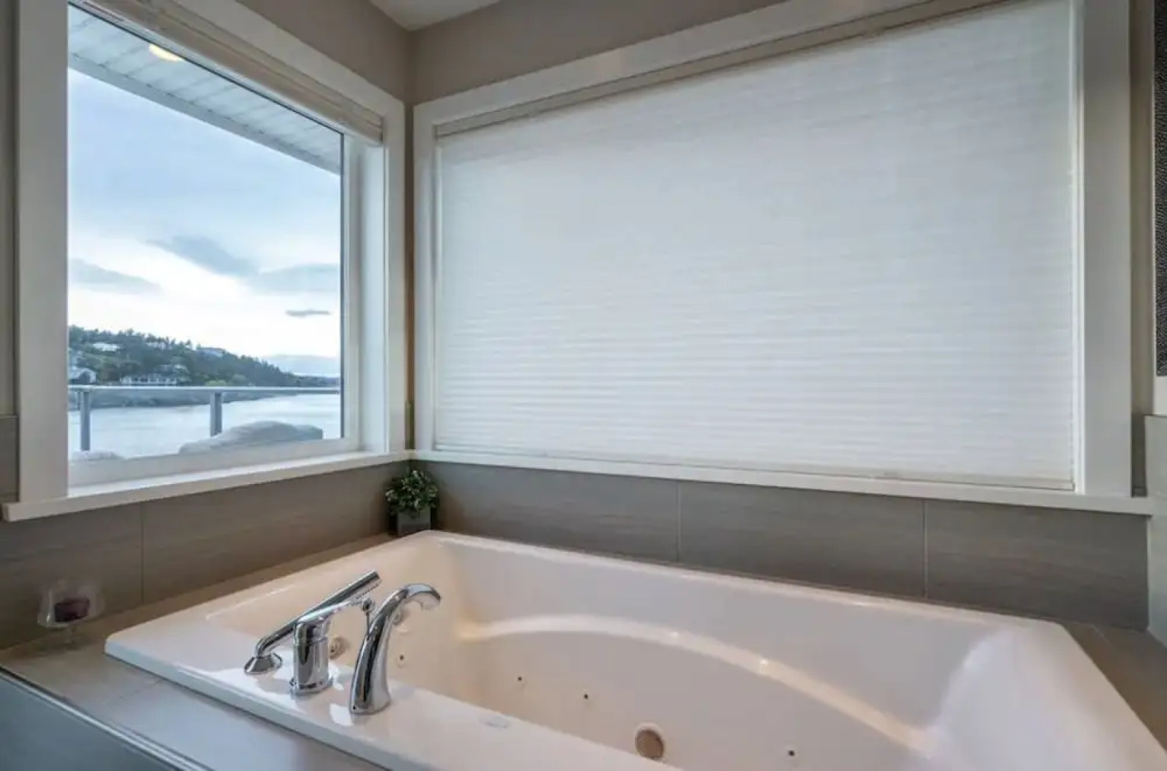 *10 Mile Point Stunning Oceanfront