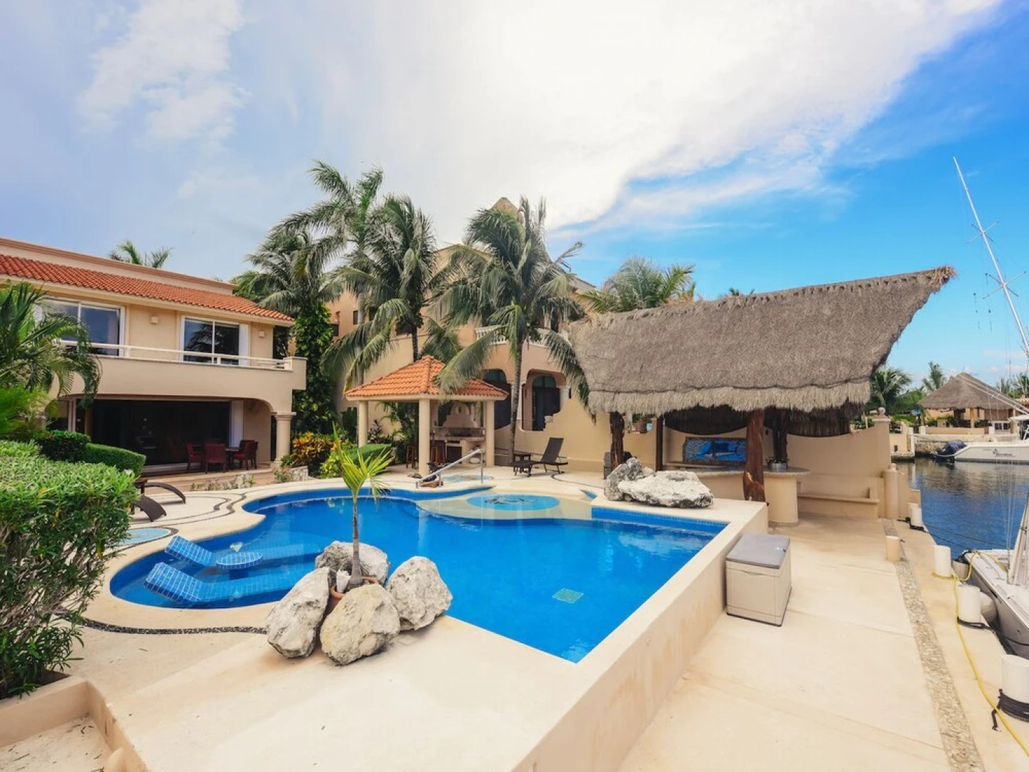 Villa Marinera 5br by Rmh