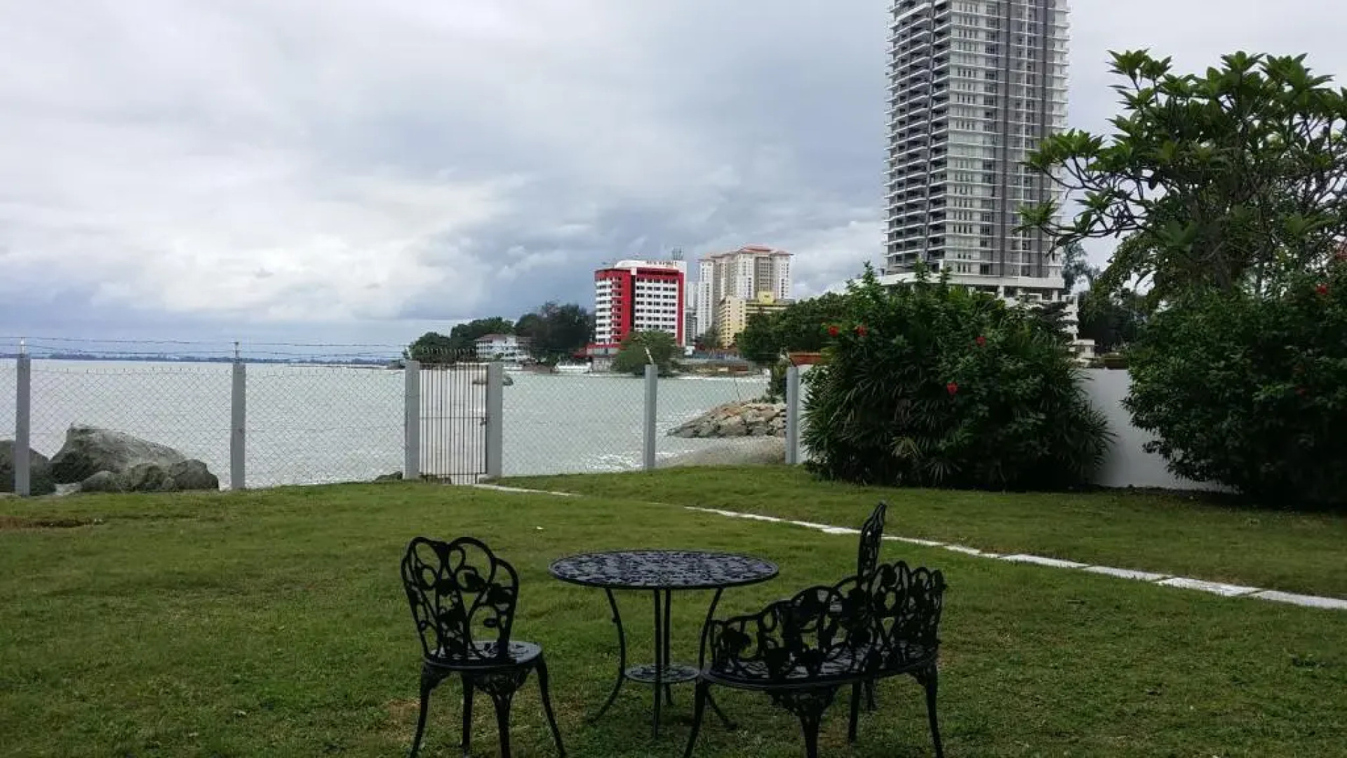 Beach Front Bungalow Tanjung Bungah