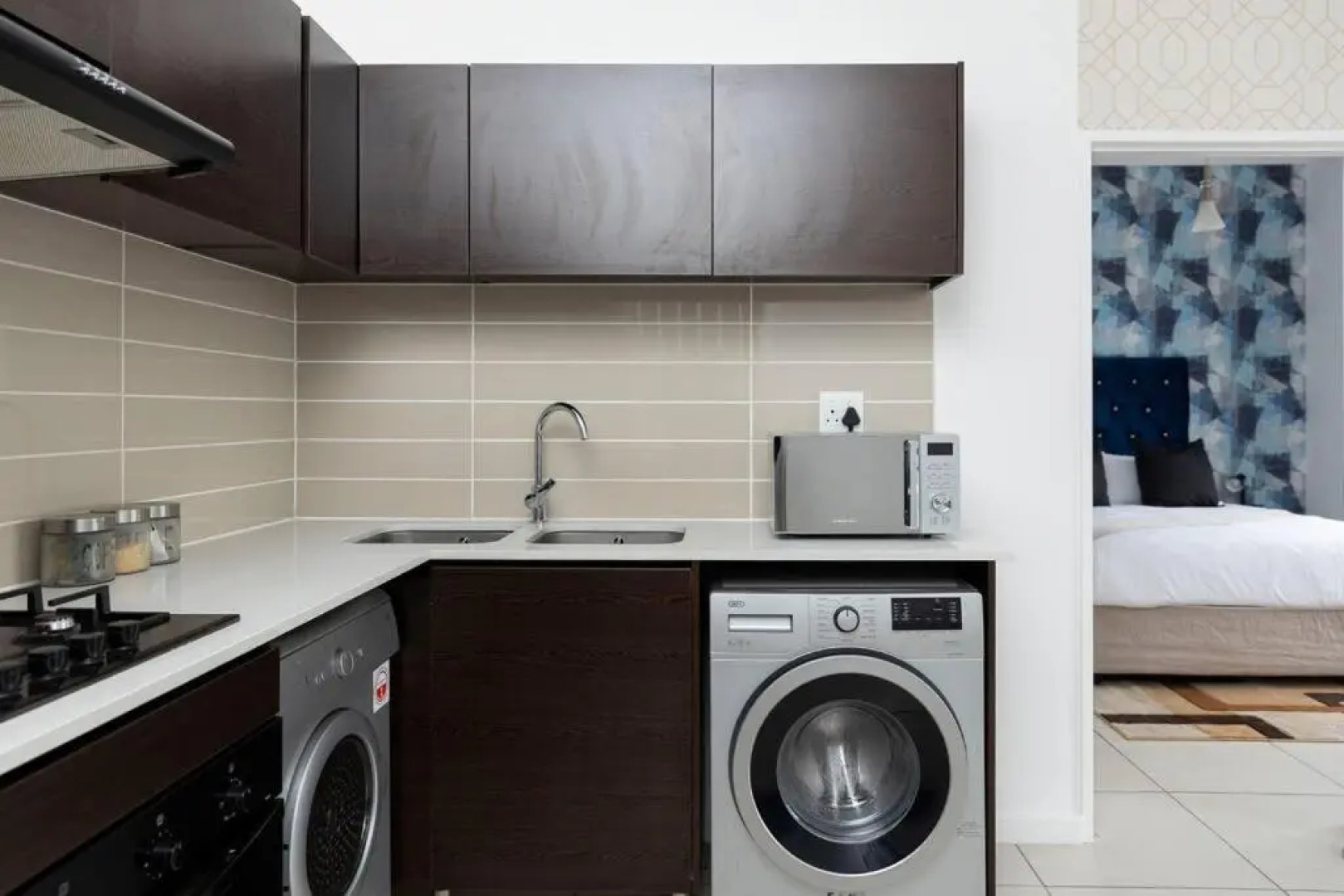 Alimama Spaces: the Manson's Greenstone