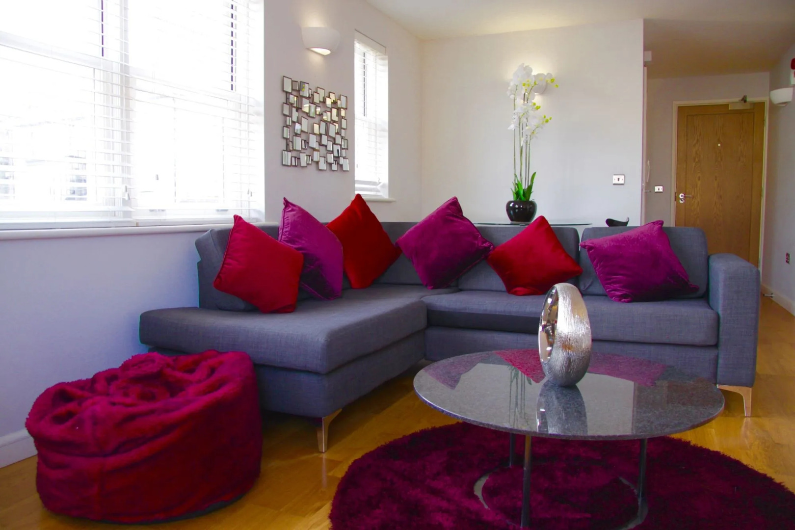 Lux Living Apartments - Marino Place