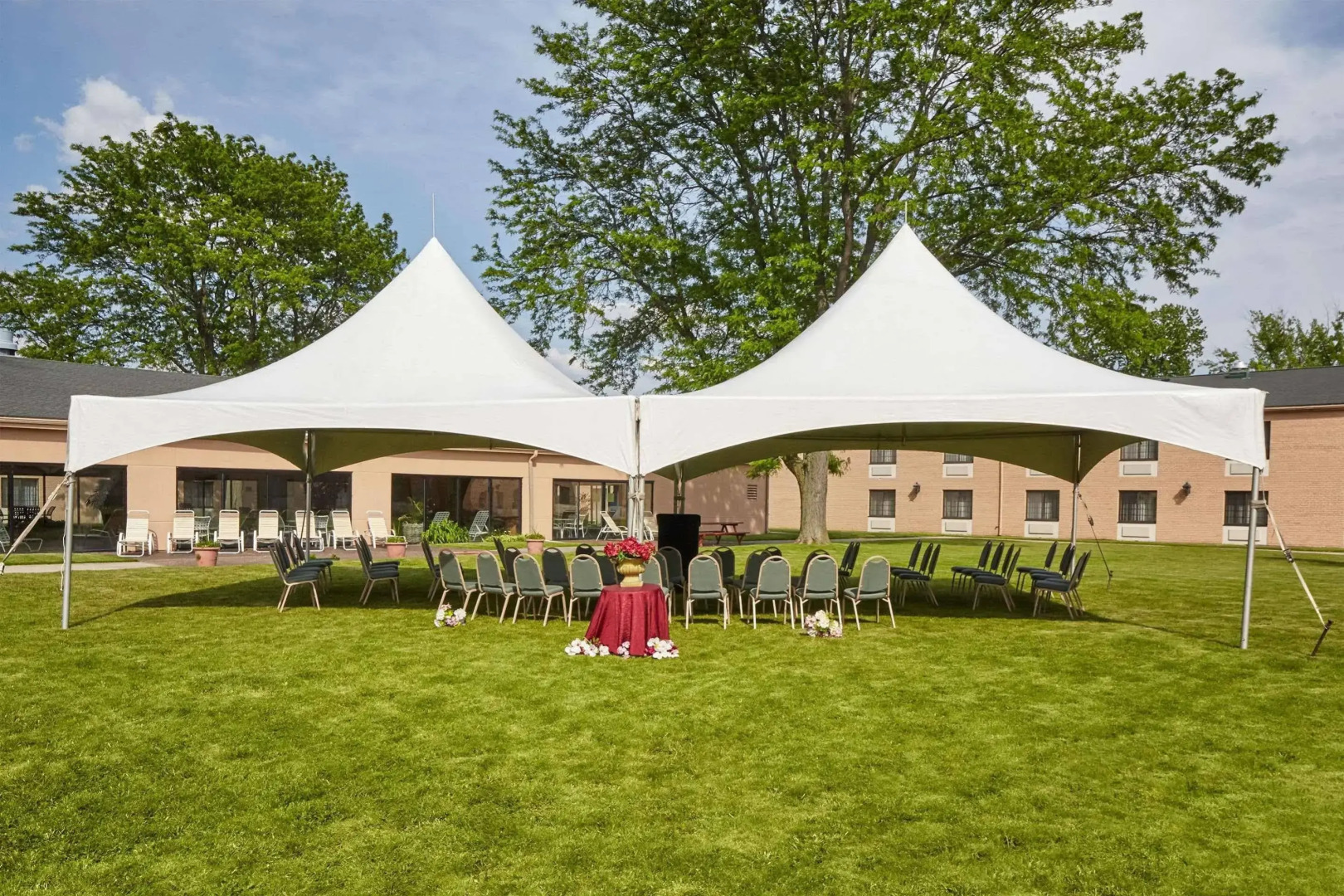 Howard Johnson Plaza Madison