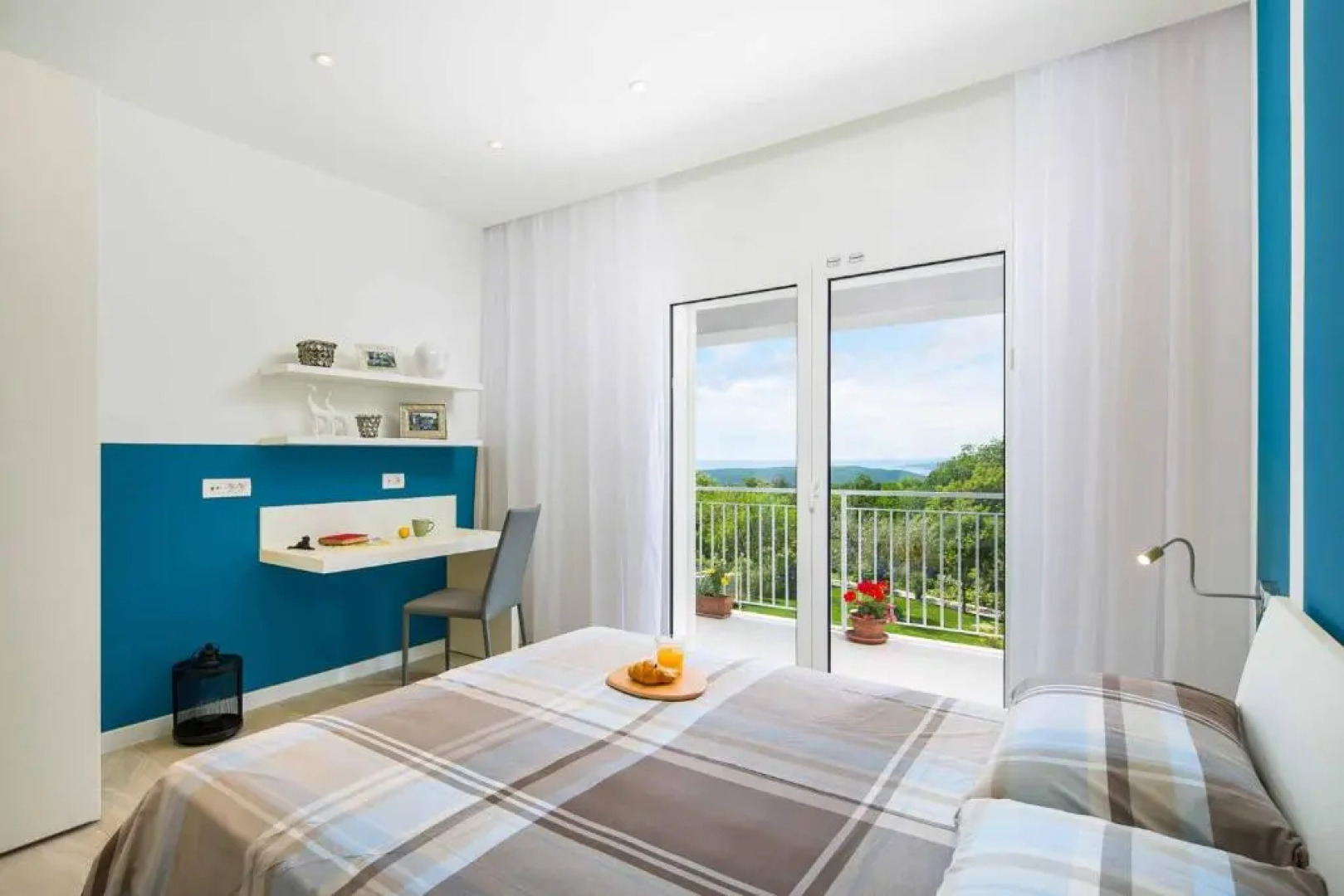 Villa White Pebble I