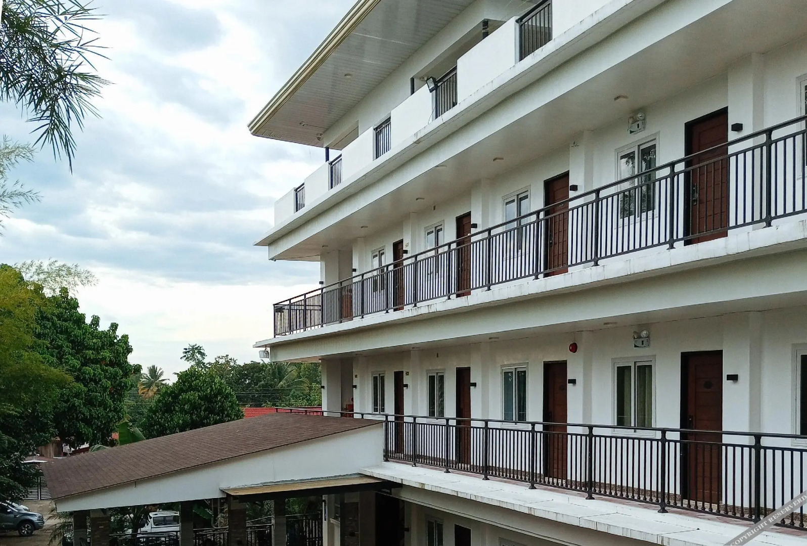 RedDoorz Plus Park-Lay Suites Kidapawan City