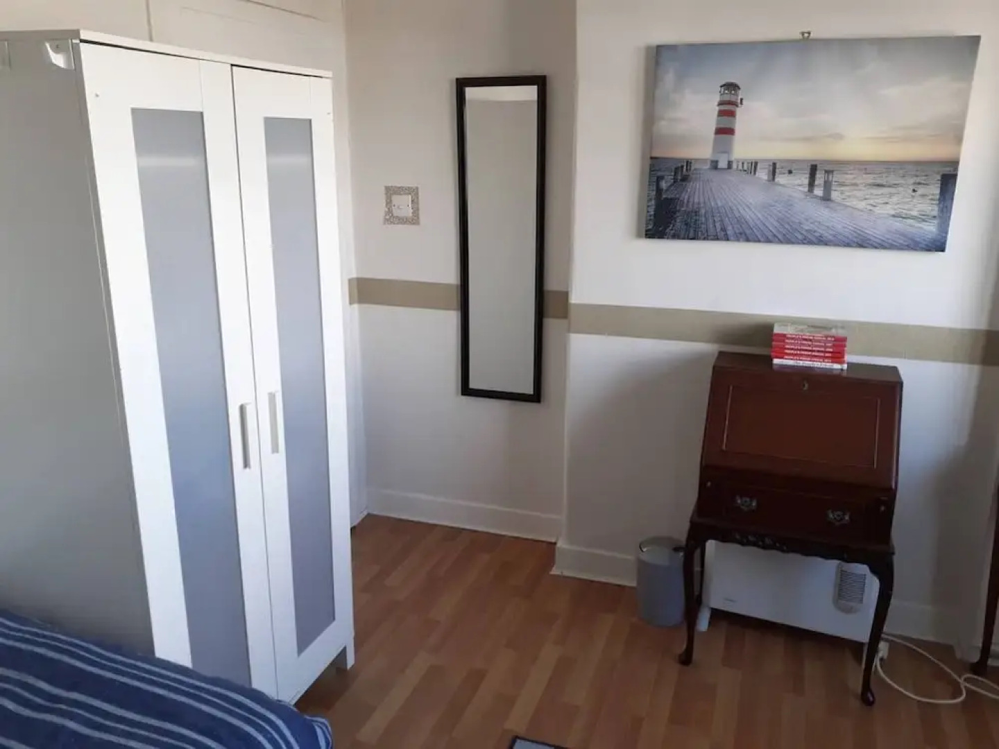 Marina View, Lovely Upper 3 Bedroom Apartment