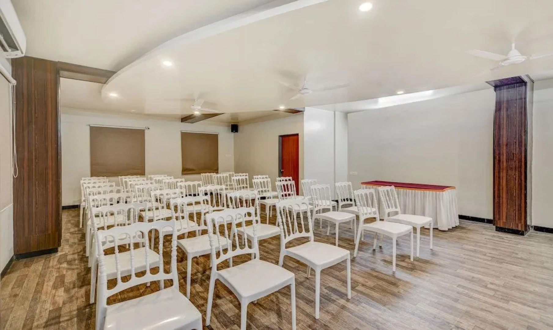 Treebo Trend Gul- Bahar