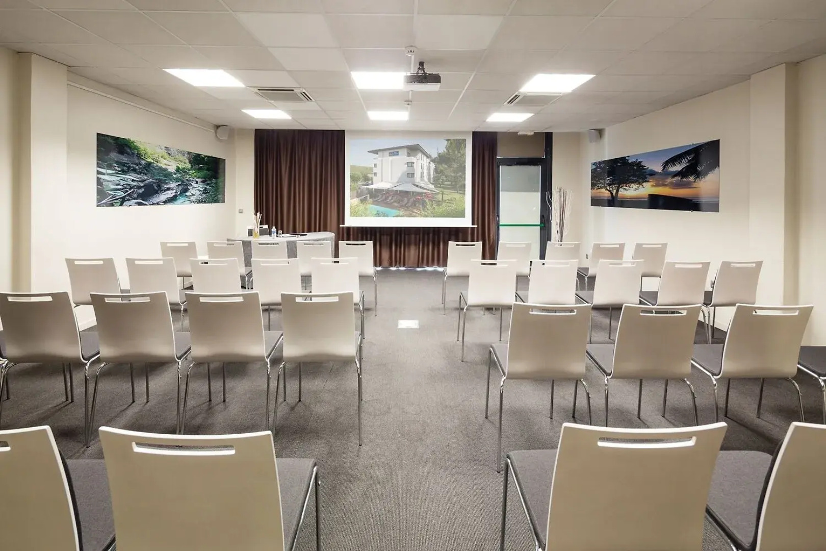 Mercure Aix-en-Provence La Duranne Gare TGV