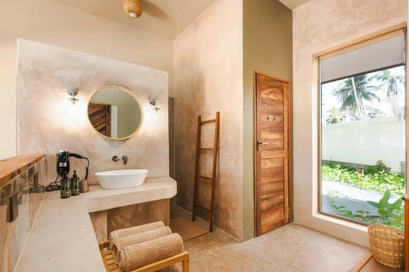 Clove Island Essence & Spa Boutique