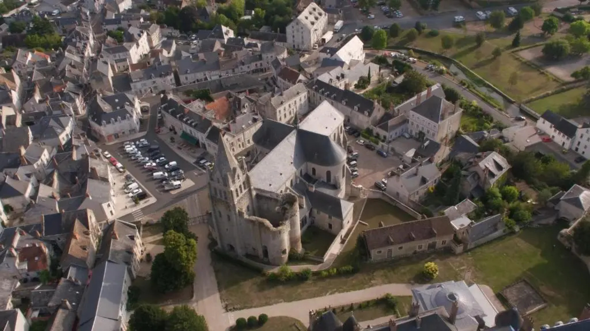 Saint-Ay sur la route des châteaux