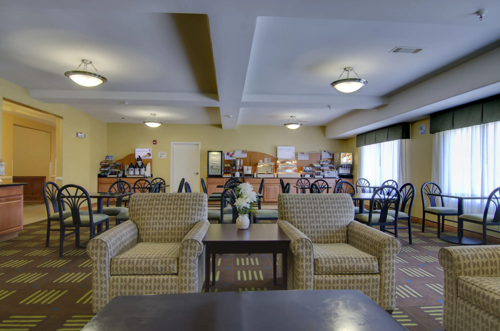 Holiday Inn Express Hotel & Stes Kansas City Sports Complex by IHG