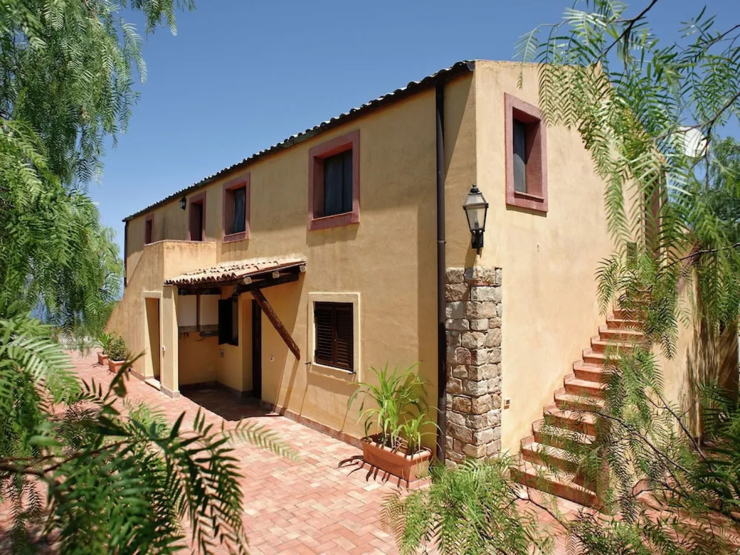 Sea Swimming Pool Garden Horse-riding Barbecue Terrace