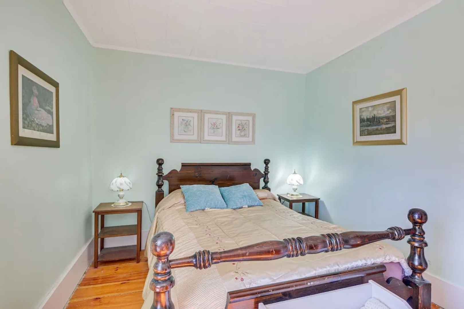 Spacious Round Pond House w/ On-site Trail Access!