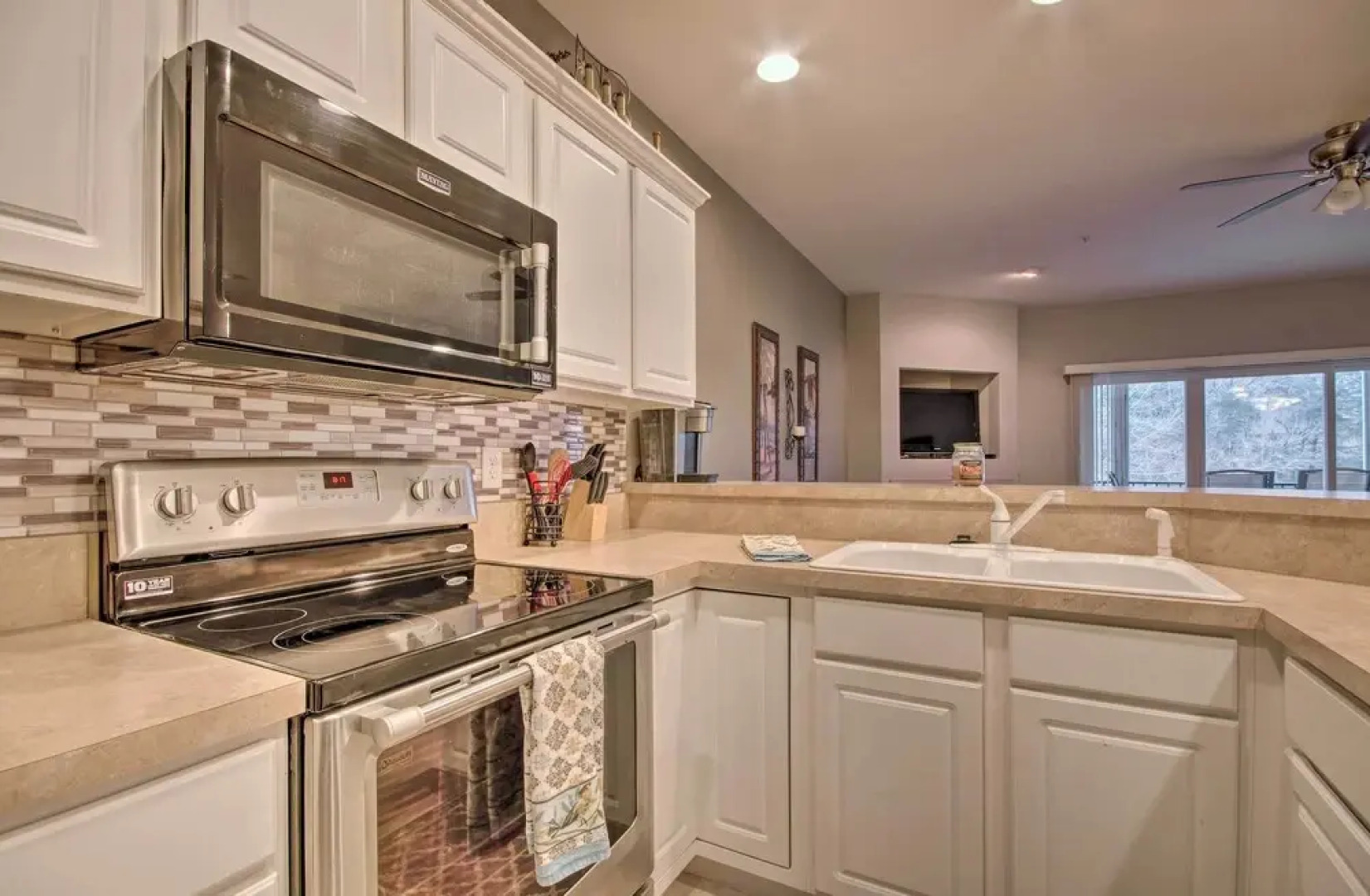 Spacious Lakefront Condo w/ Views in Camdenton!