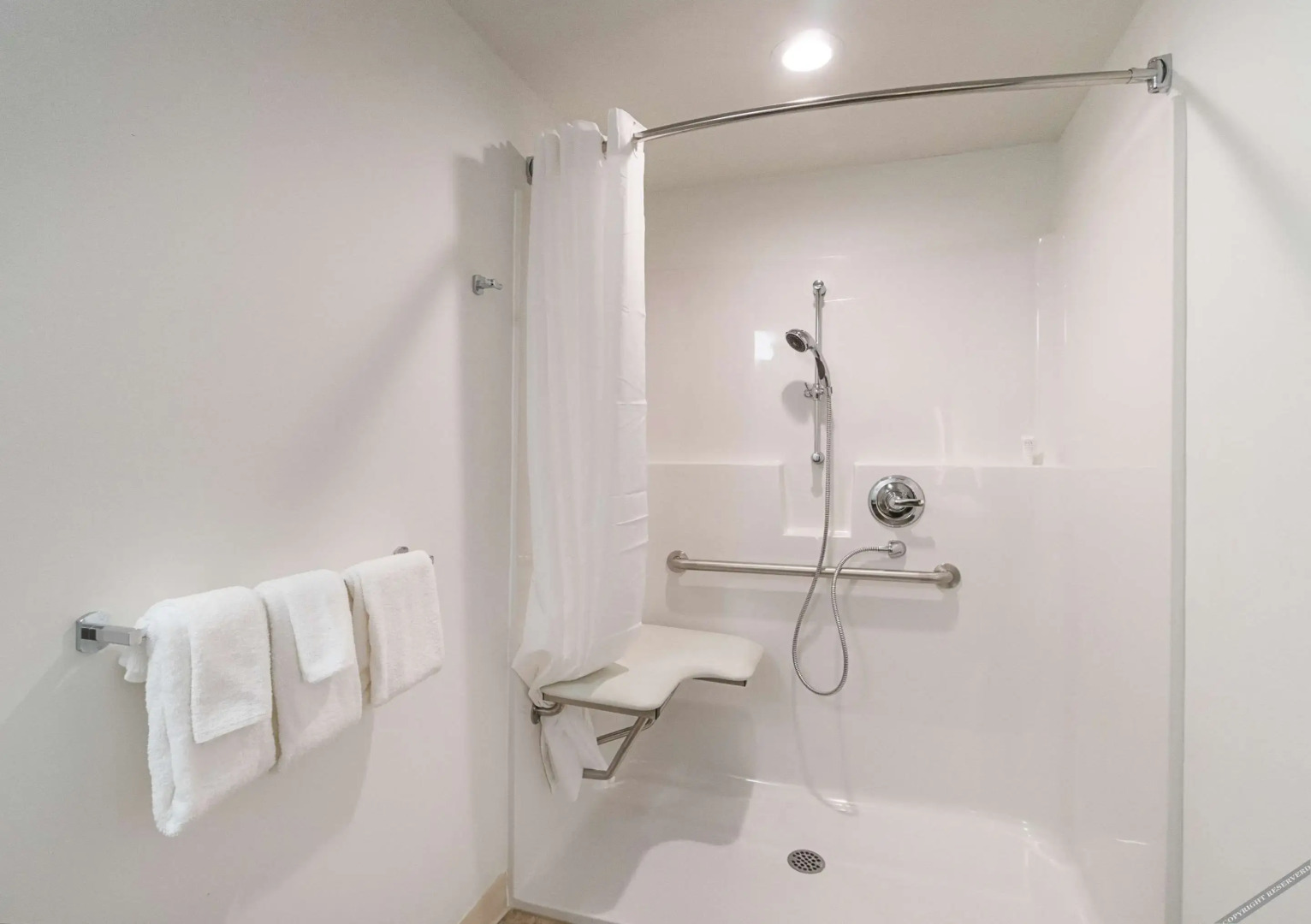 Studio 6-Bruderheim, AB