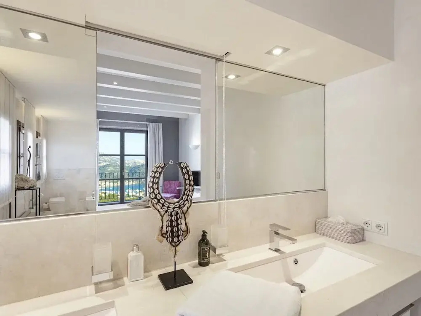 Majestic Villa With Harbour Views