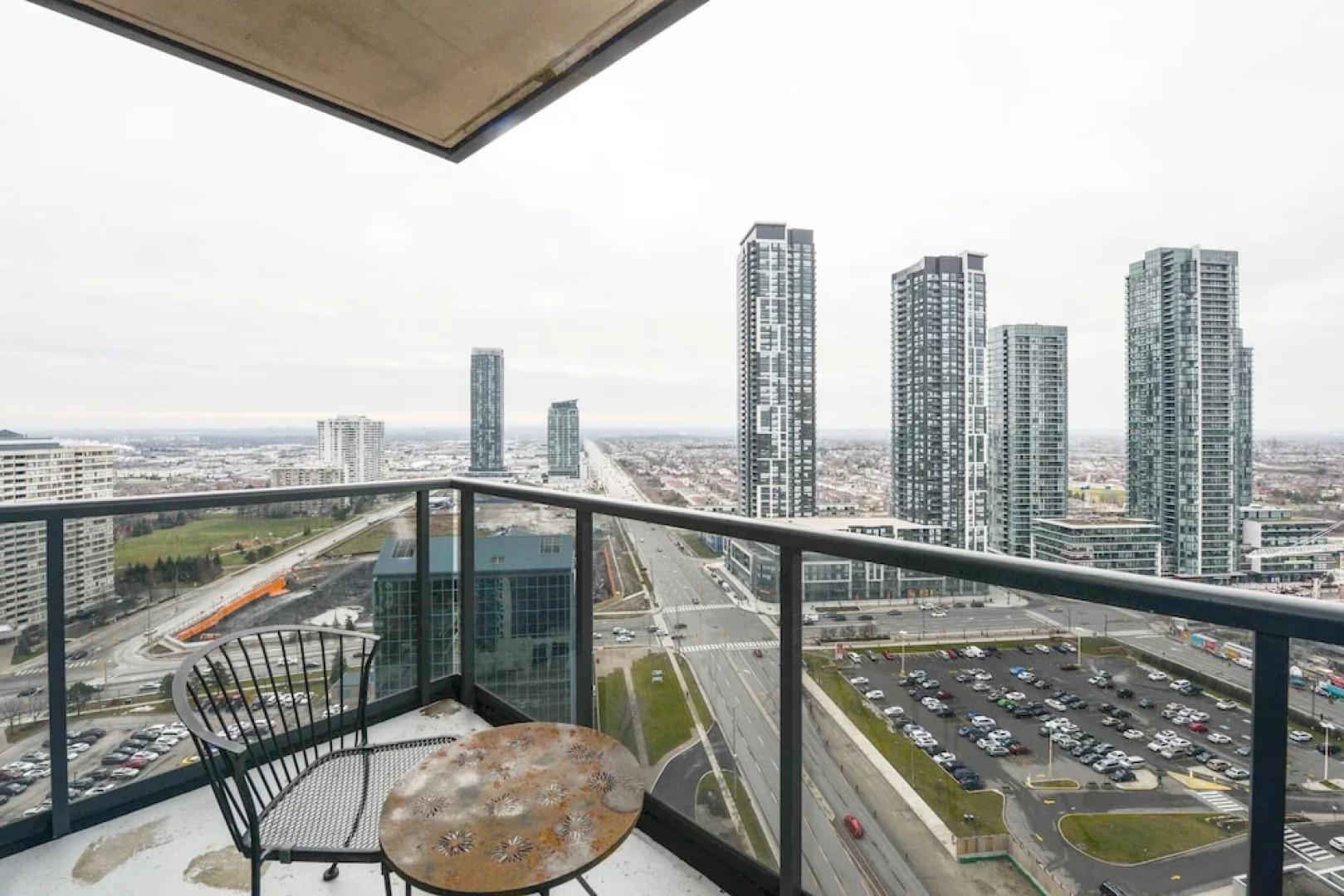 Sarkar Suites - 330 Burnhamthorpe Road