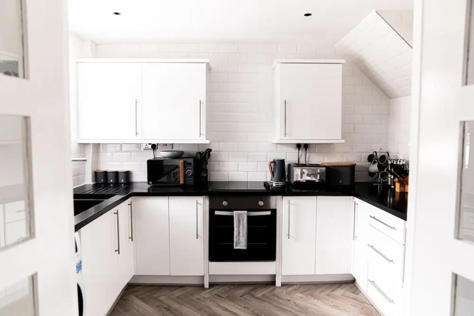 3 Bed House - Sleeps 6 - Garden - Parking - Wifi