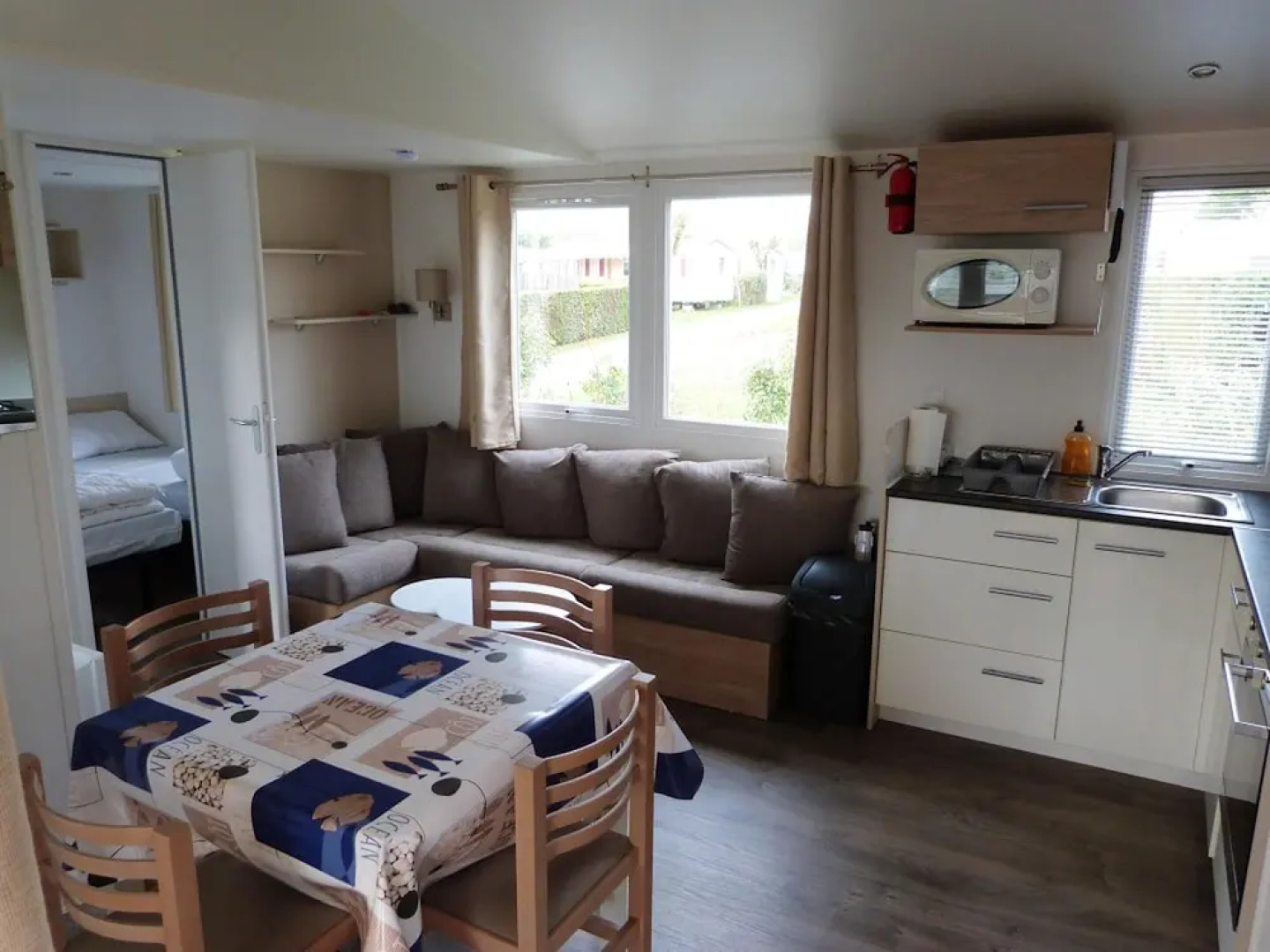 Bungalow With 3 Bedrooms in Les Mathes, With Pool Access and Furnished