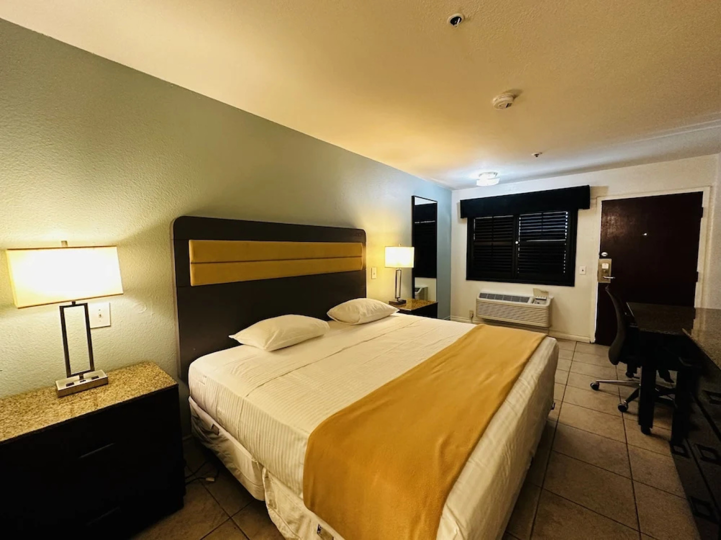 Casa Blanca Express & Suites Cypress Buena Park - Anaheim Area