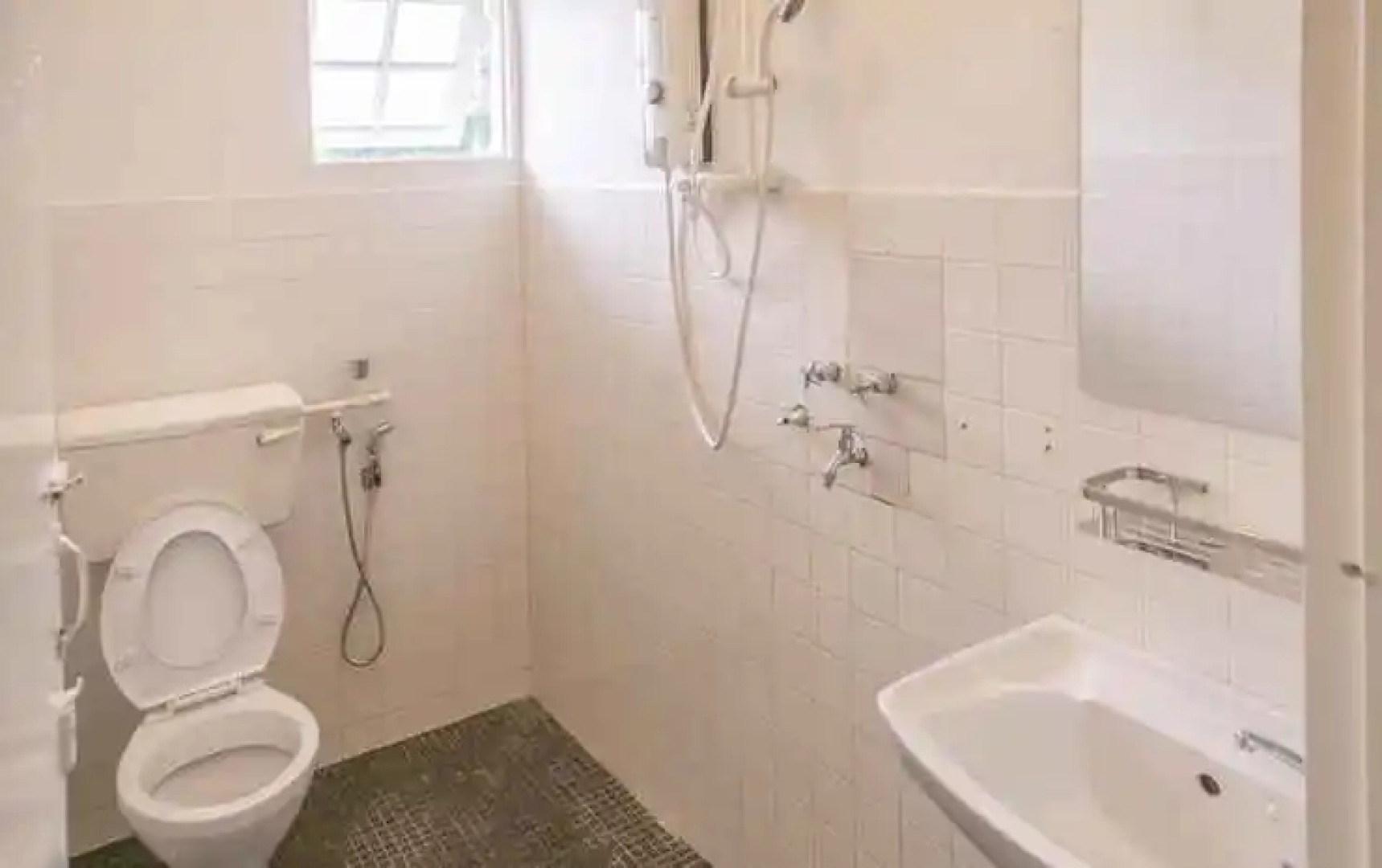 Traveller Bunker Hostel 1