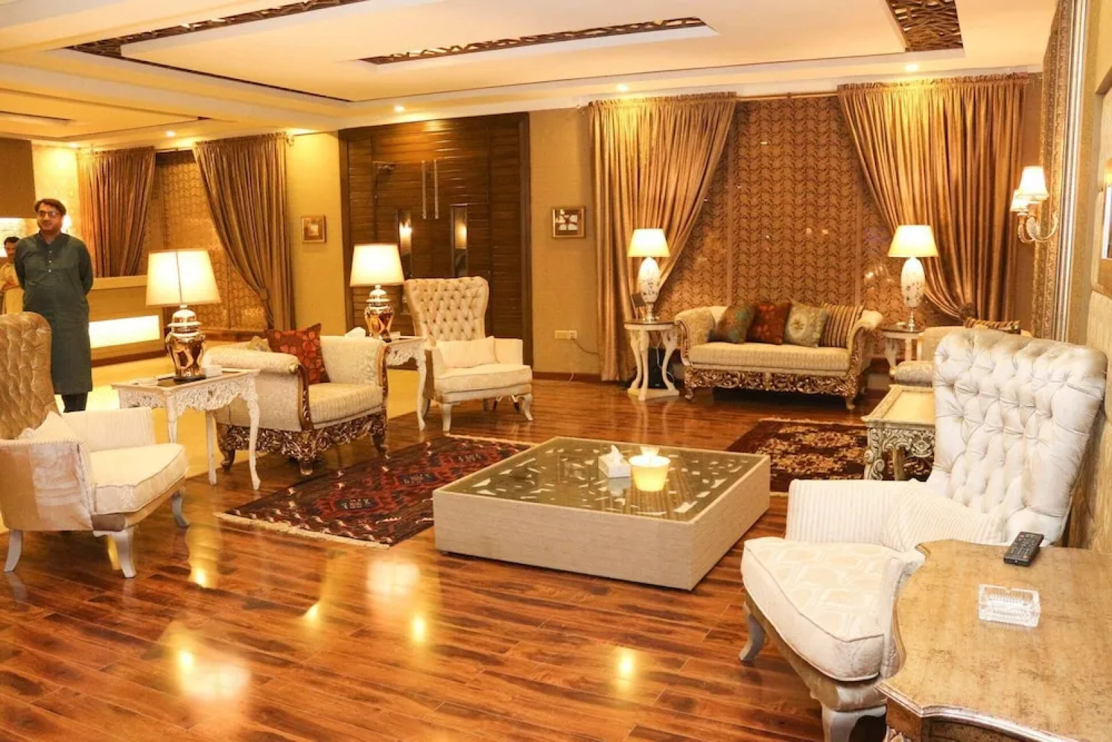 Shelton's Rezidor Swat