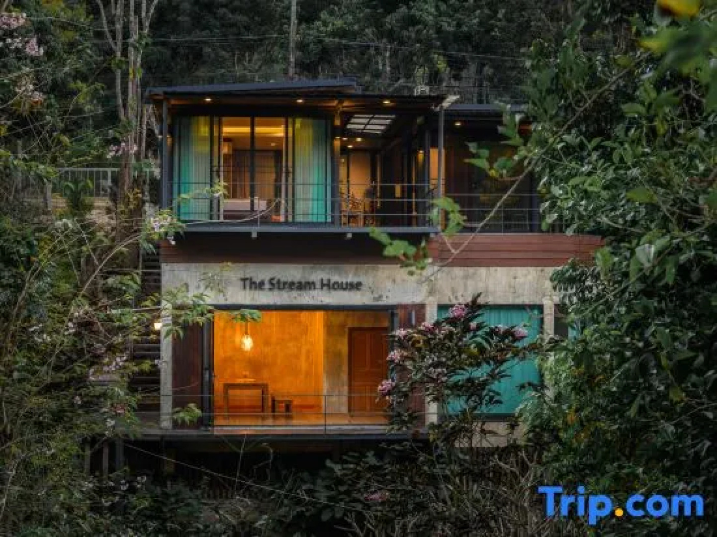 The Stream House at Mae Kampong