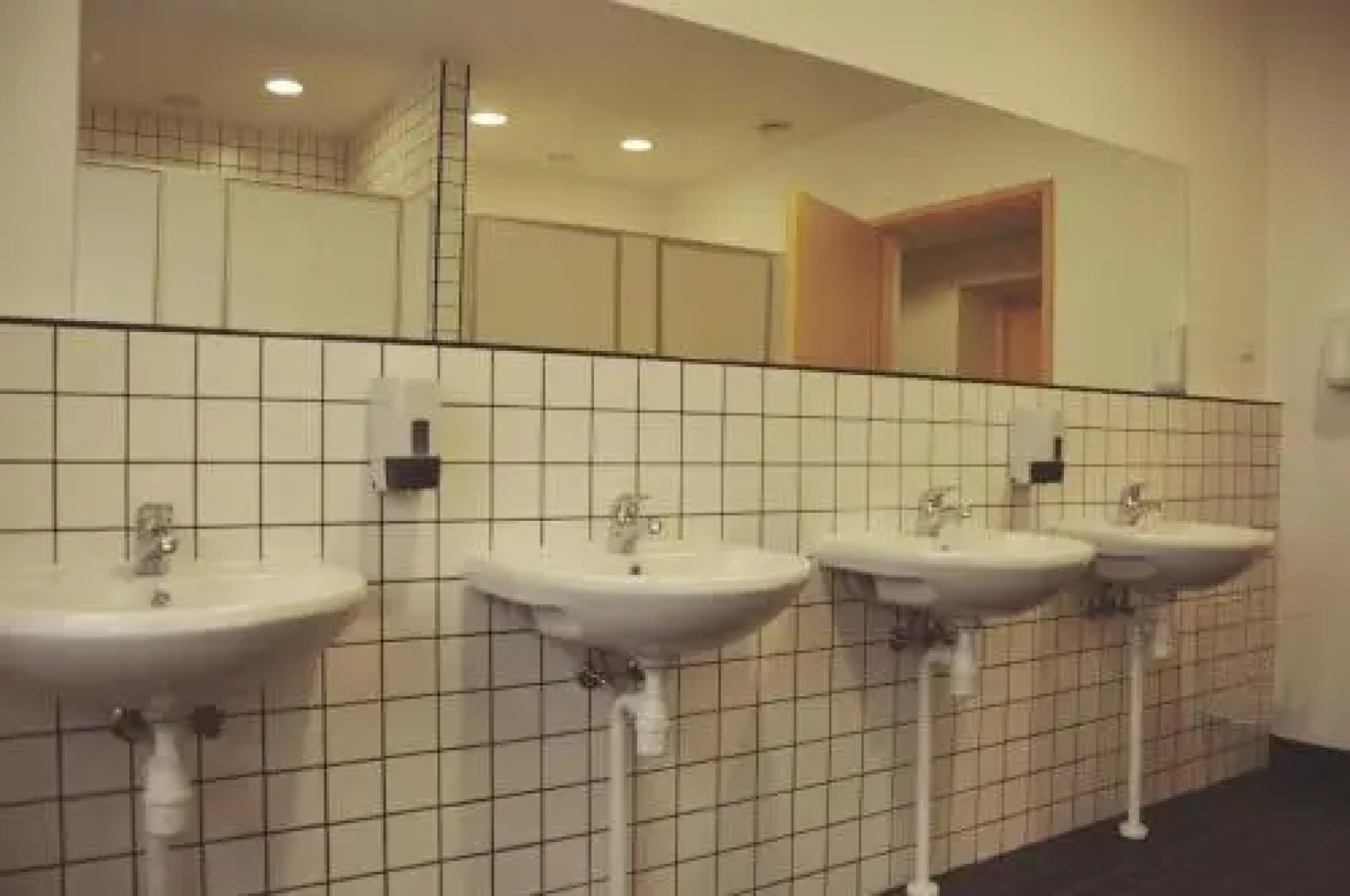 Saare Automatic Hostel