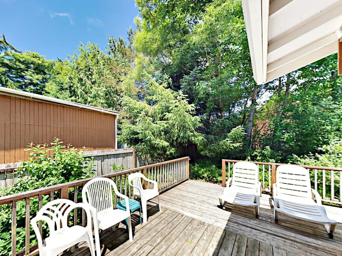 4br W/ Deck - Steps To The Beach! 4 Bedroom Home