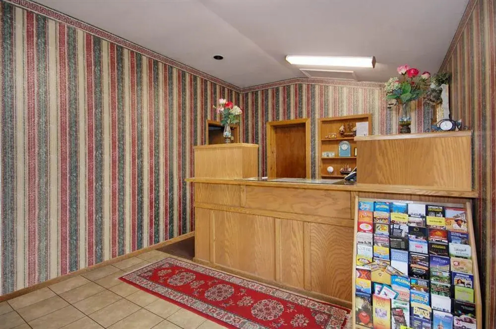 Oak Hill Inn & Suites