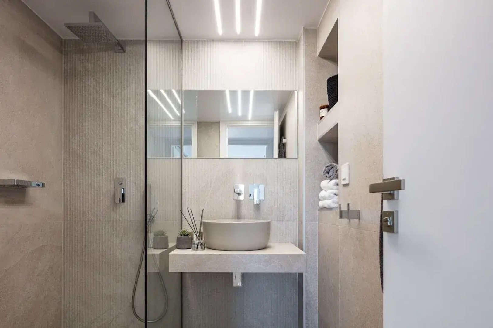 Akonizia Luxury House - With Private Swimming Pool