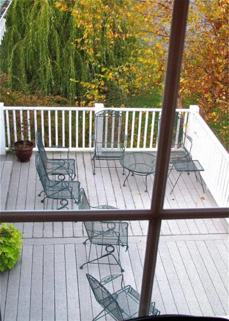 Lazyjack Inn on Dogwood Harbor