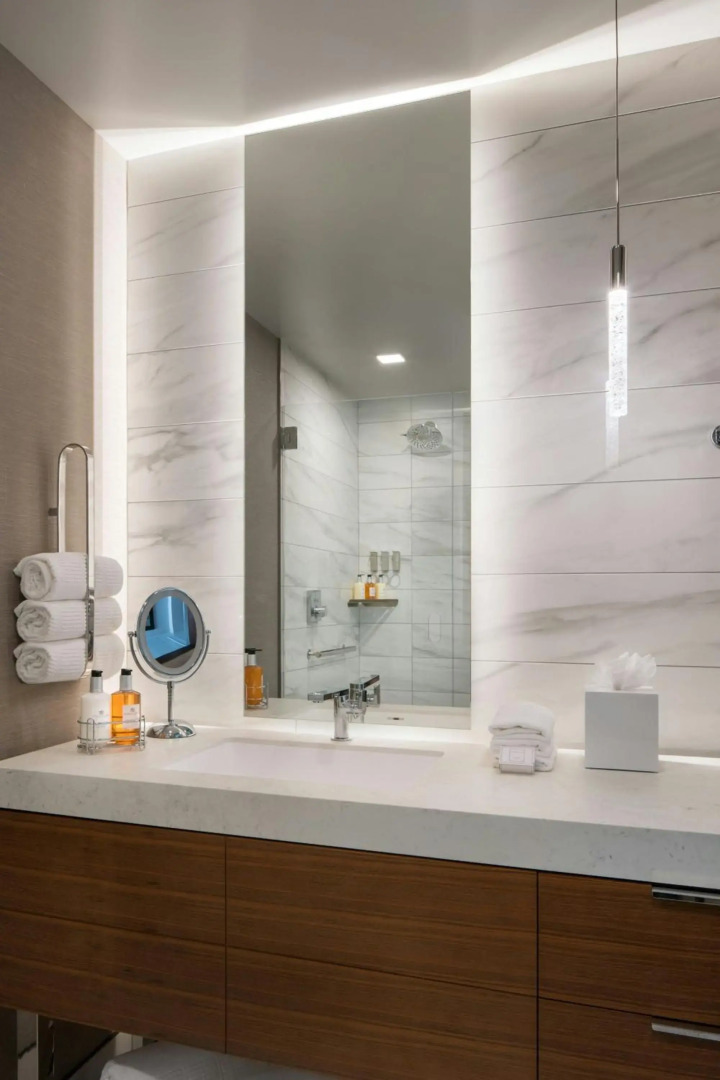 The Jacquard, Autograph Collection