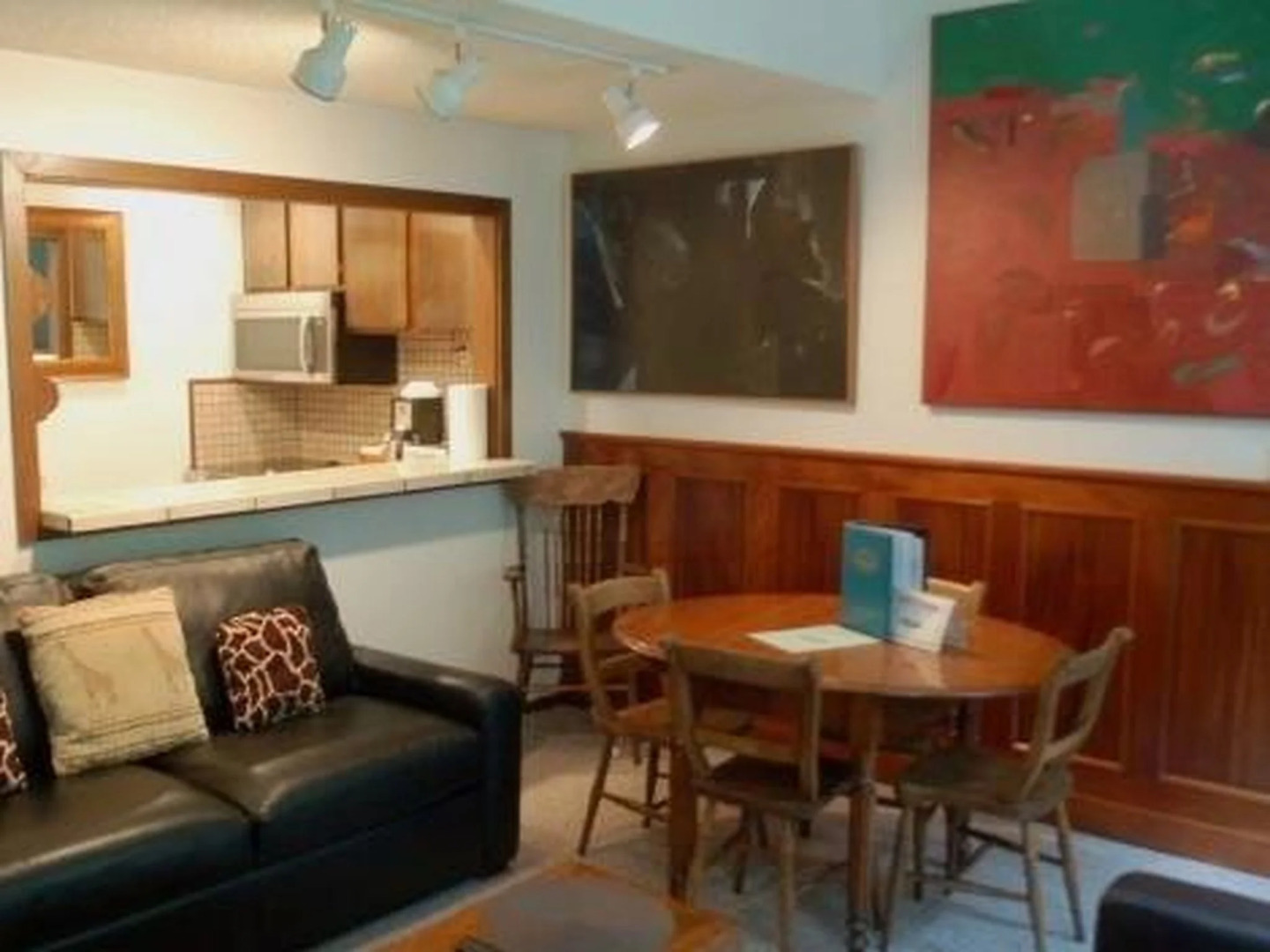 57SW-2 Story Family Condo for 6!