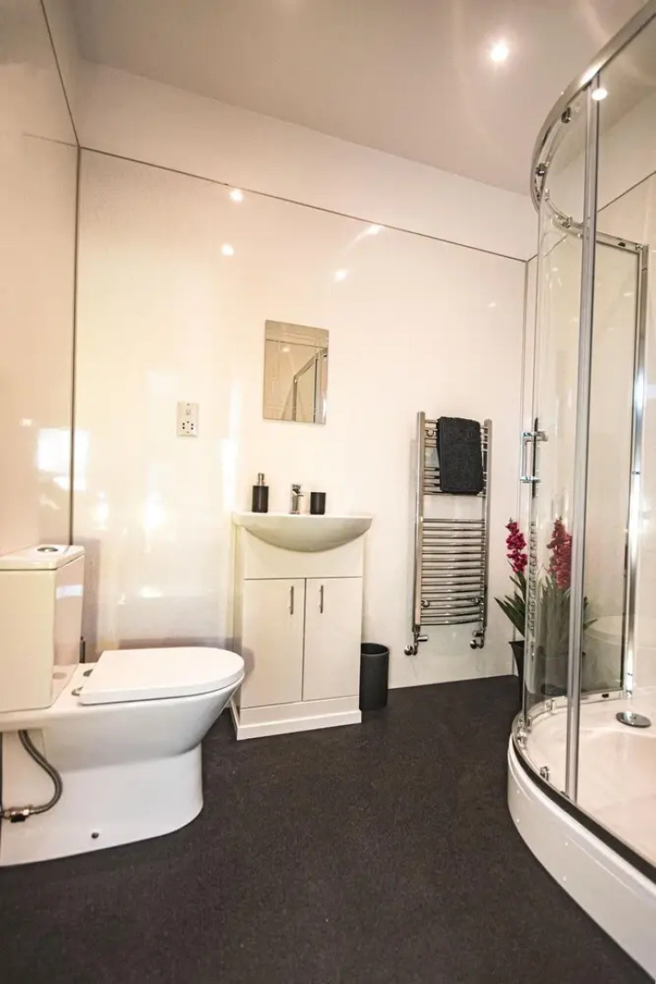 West Chambers Lovely Self-catering Apartment Located Within a Beautifully Renovated Building