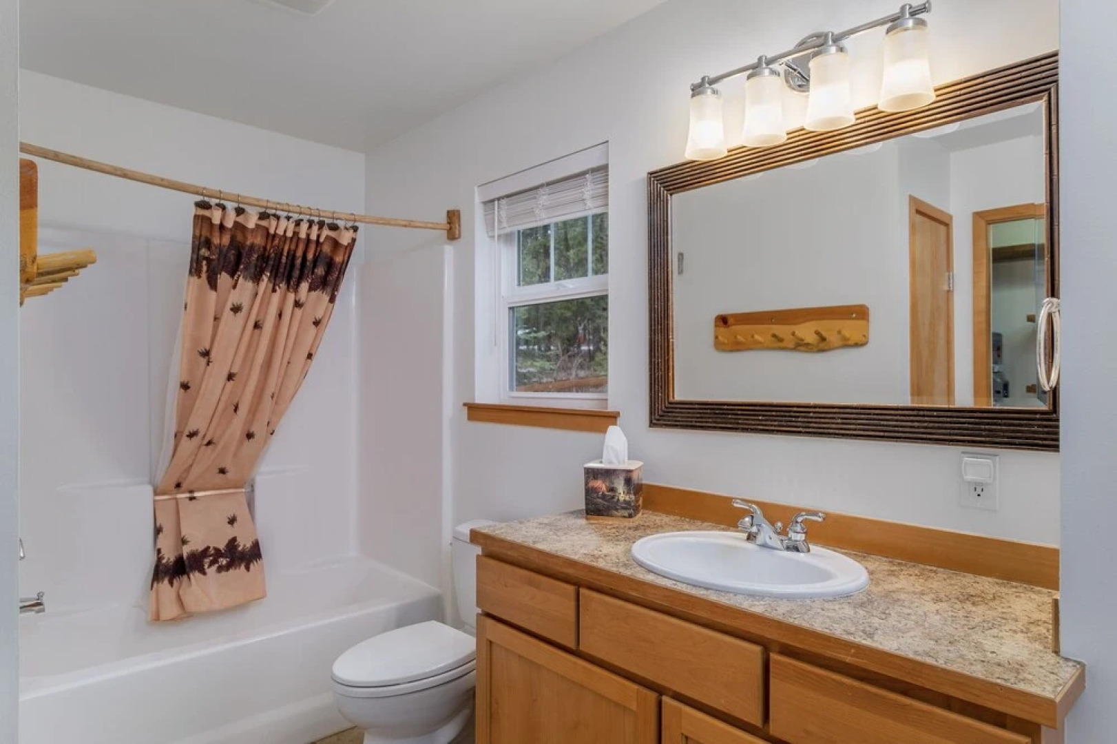 Just Plain Getaway 3 Bedroom Home by NW Comfy Cabins by RedAwning