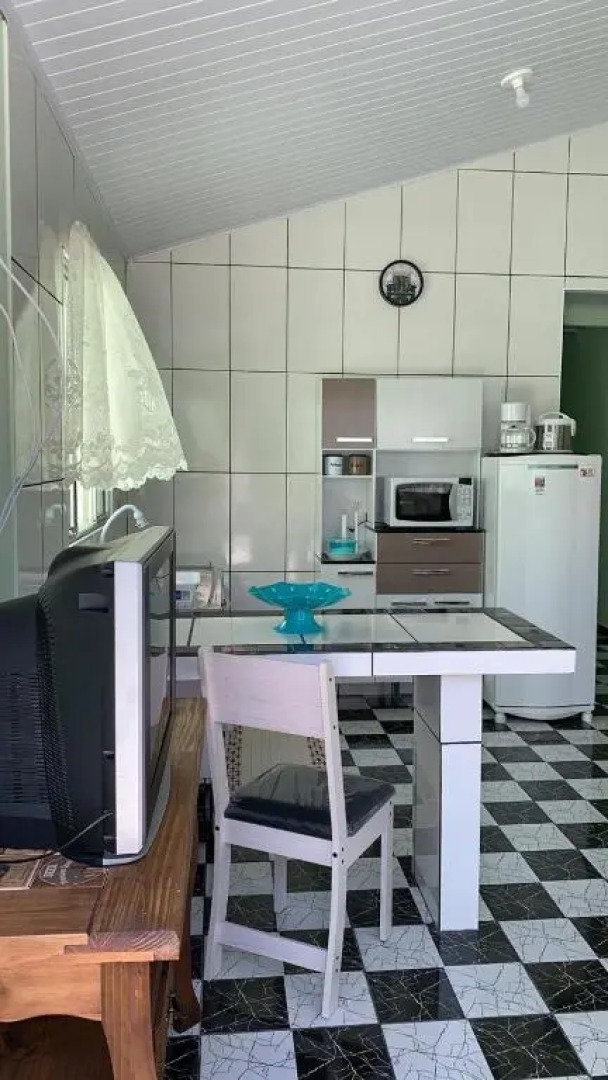 Casa, 1 quadra da praia.