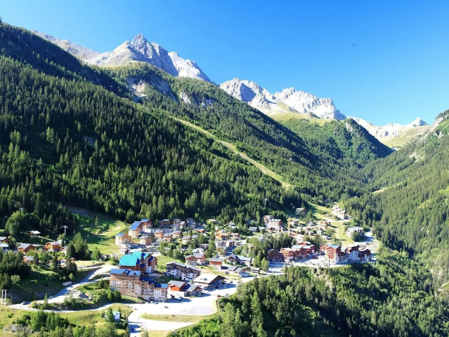 Comfortable Apartment With a View and Wi-fi in Valfréjus