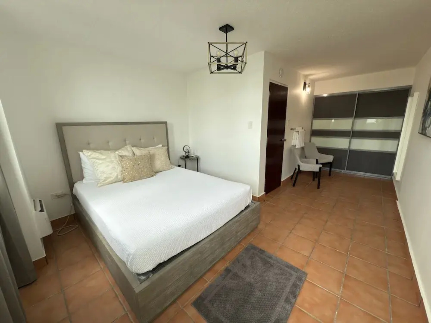 3 Bed 1 Bath 1 Park Plaza Universidad