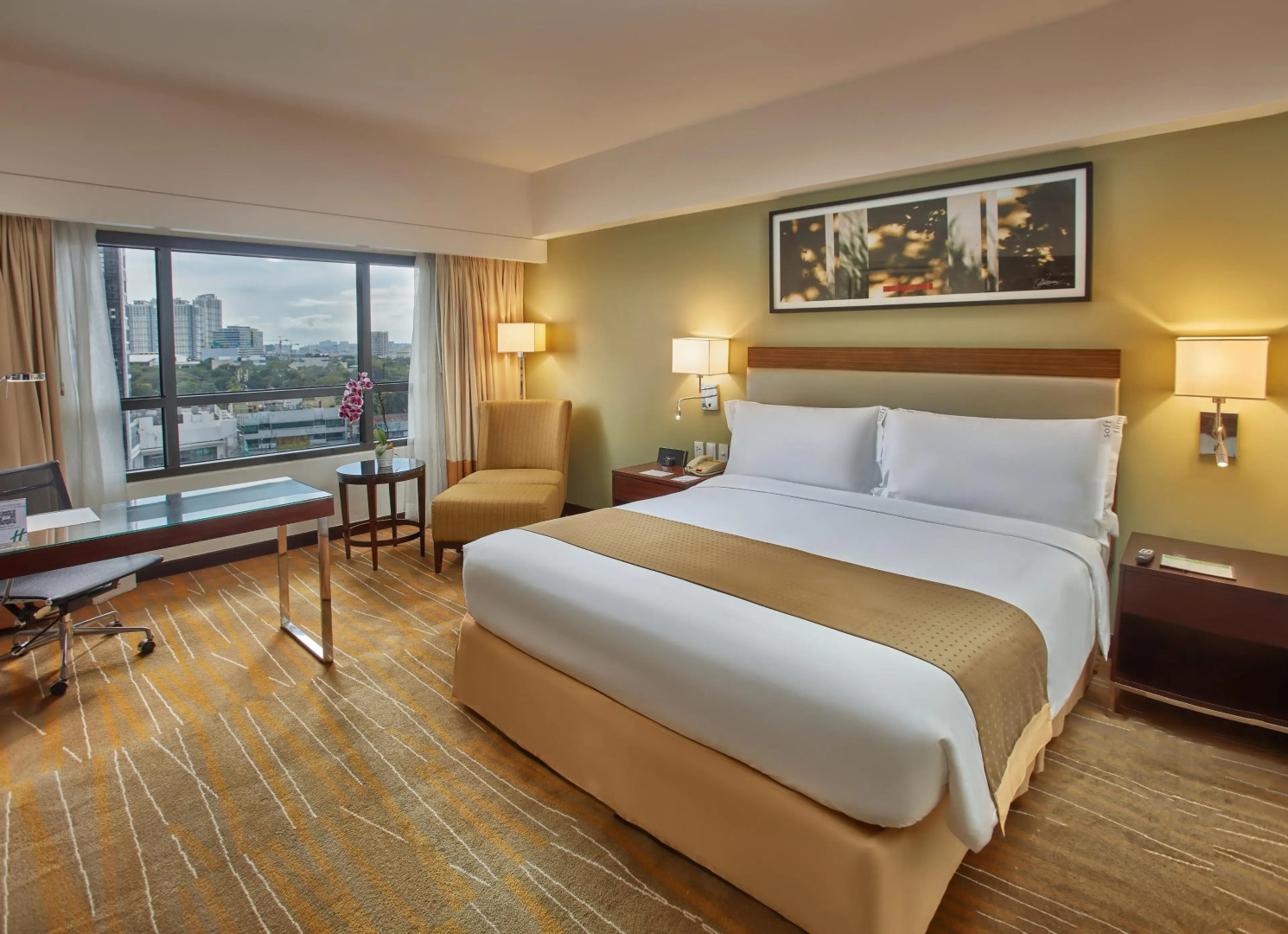 Holiday Inn & Suites Makati by IHG