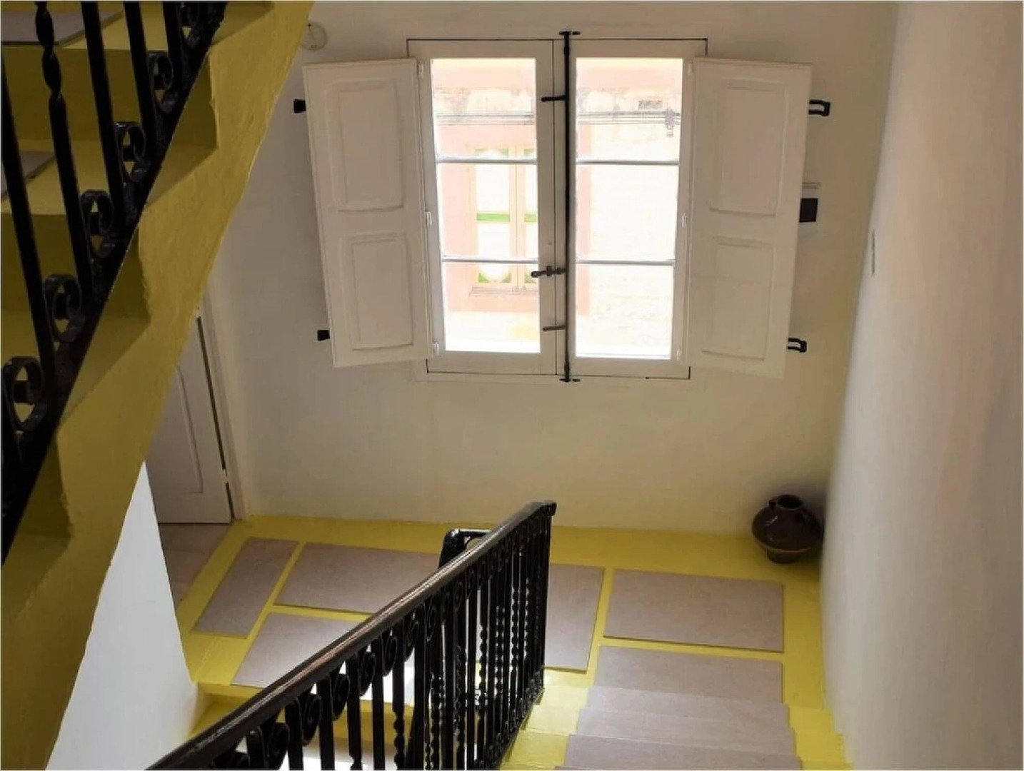 Stylish and characterful townhouse - views, A/C